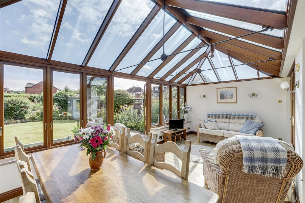 Valmont Road, Bramcote, Nottinghamshire, NG9 3JL
