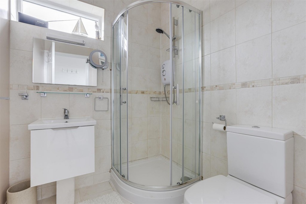 Valmont Road, Bramcote, Nottinghamshire, NG9 3JL