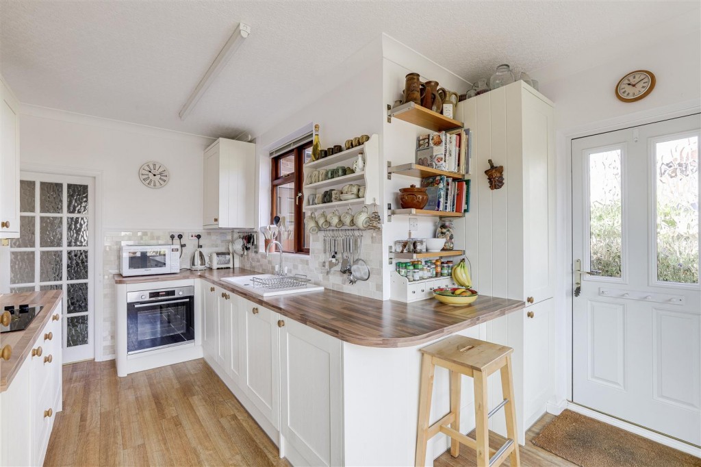 Valmont Road, Bramcote, Nottinghamshire, NG9 3JL