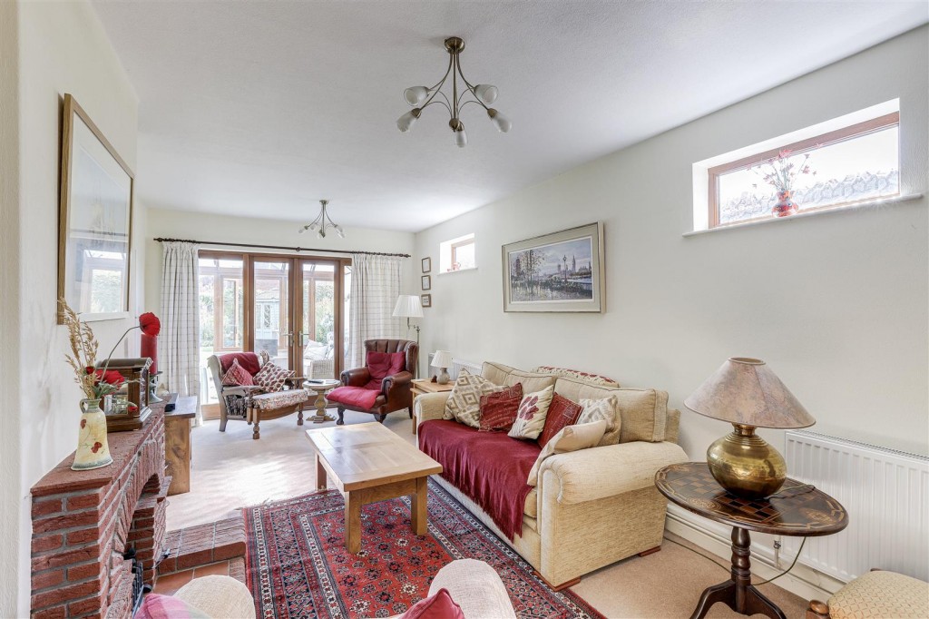 Valmont Road, Bramcote, Nottinghamshire, NG9 3JL
