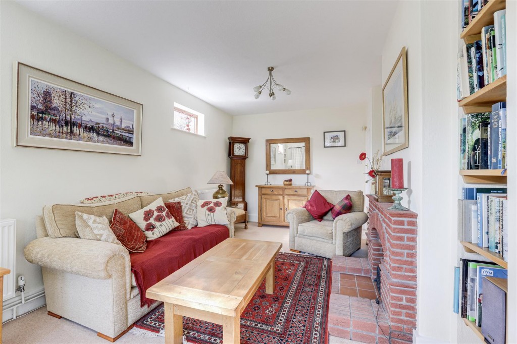 Valmont Road, Bramcote, Nottinghamshire, NG9 3JL