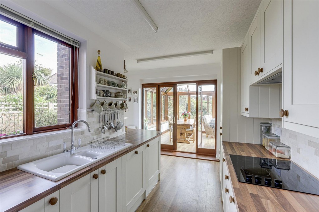 Valmont Road, Bramcote, Nottinghamshire, NG9 3JL