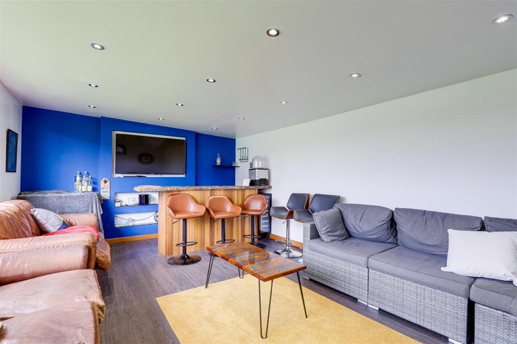 Aspley Park Drive, Aspley, Nottinghamshire, NG8 3EG