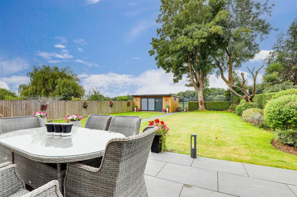Aspley Park Drive, Aspley, Nottinghamshire, NG8 3EG