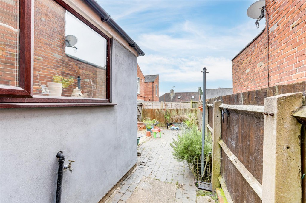 Broomhill Road, Bulwell, Nottinghamshire, NG6 9GW