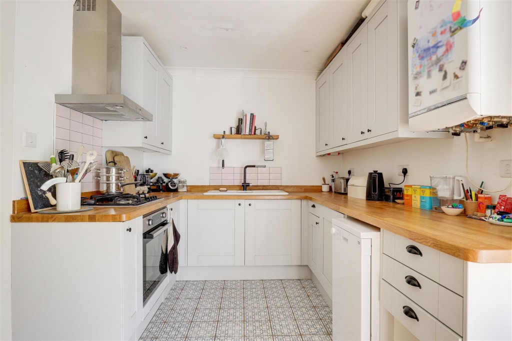 Clandon Drive, Carrington, Nottinghamshire, NG5 2AN