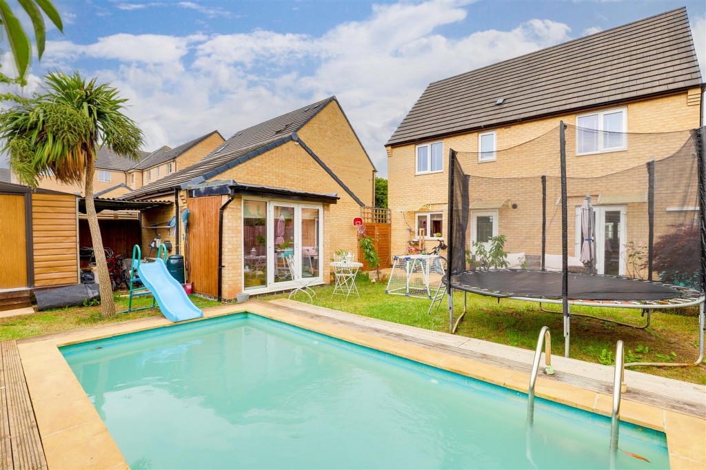 Chalfont Drive, Beechdale, Nottinghamshire, NG8 3LS