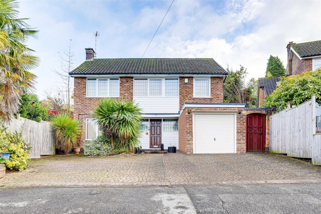 Cambridge Gardens, Woodthorpe, Nottinghamshire, NG5 4NS