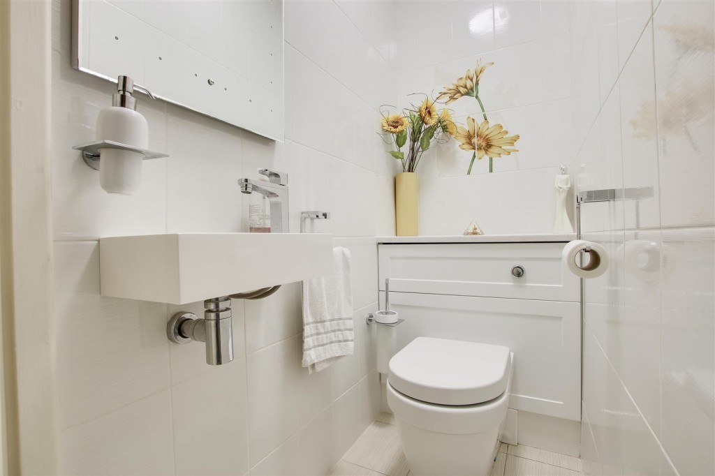 Cambridge Gardens, Woodthorpe, Nottinghamshire, NG5 4NS