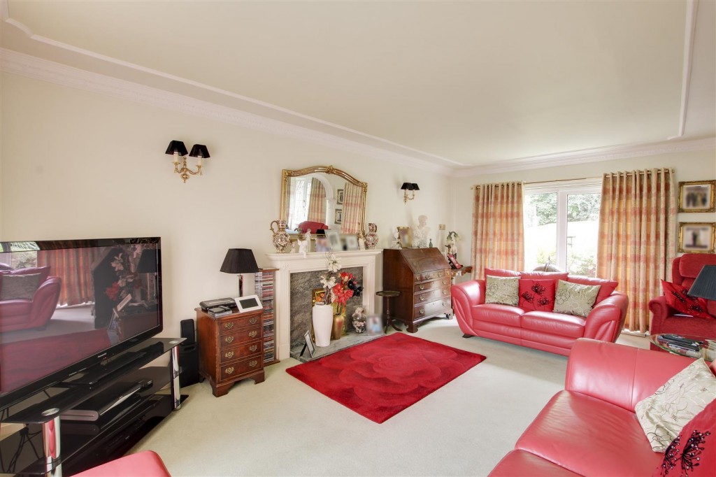 Cambridge Gardens, Woodthorpe, Nottinghamshire, NG5 4NS