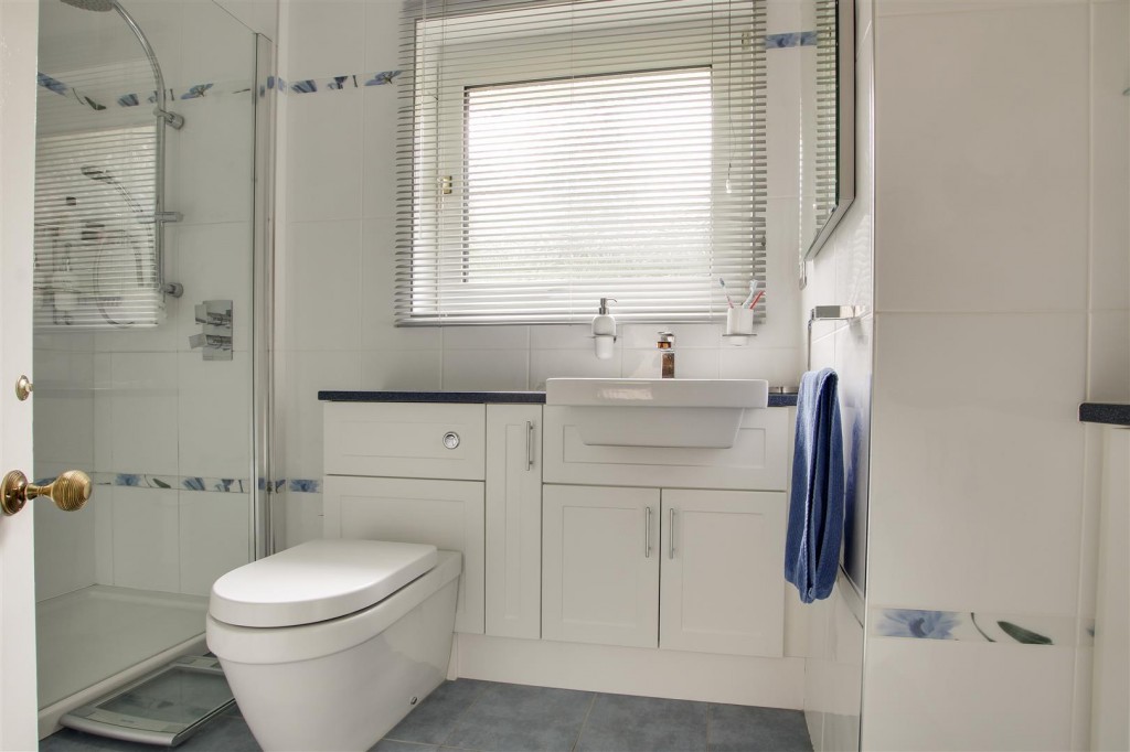 Cambridge Gardens, Woodthorpe, Nottinghamshire, NG5 4NS