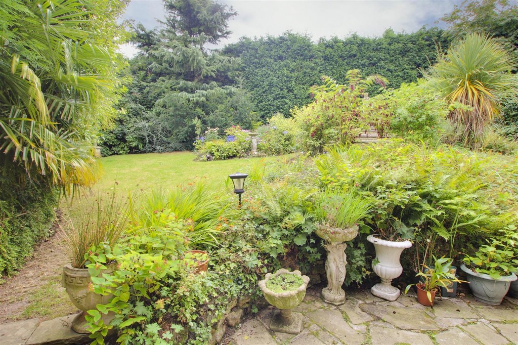 Cambridge Gardens, Woodthorpe, Nottinghamshire, NG5 4NS