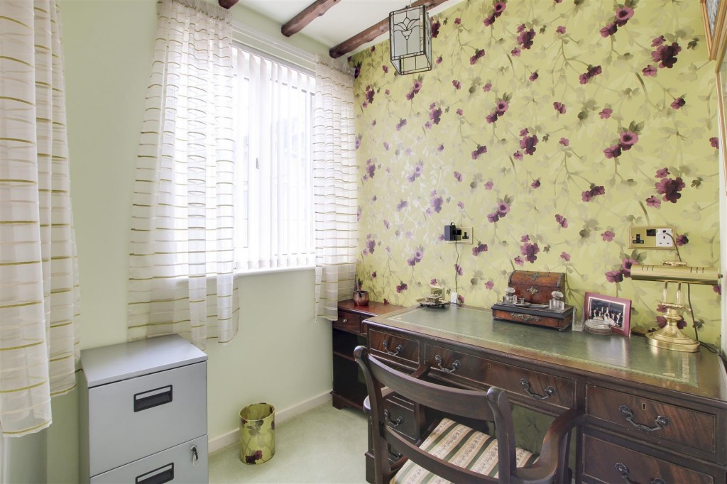 Cambridge Gardens, Woodthorpe, Nottinghamshire, NG5 4NS