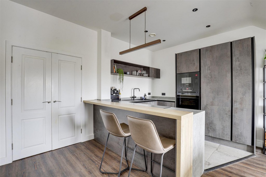 Plains Road, Mapperley, Nottinghamshire, NG3 5LE