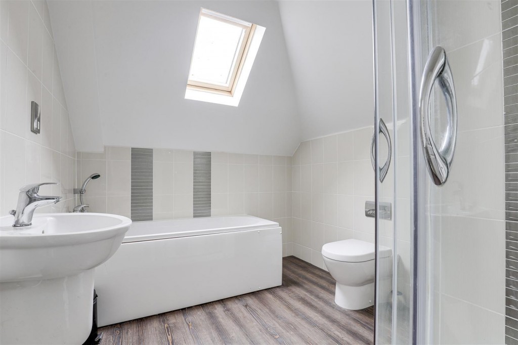 Plains Road, Mapperley, Nottinghamshire, NG3 5LE