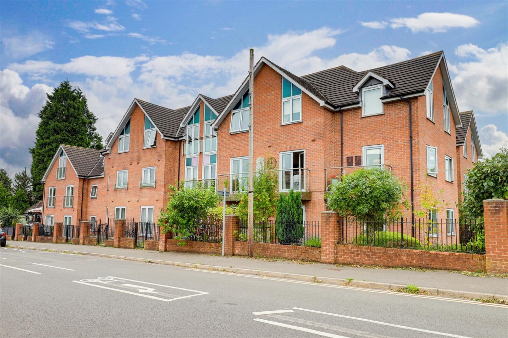 Plains Road, Mapperley, Nottinghamshire, NG3 5LE