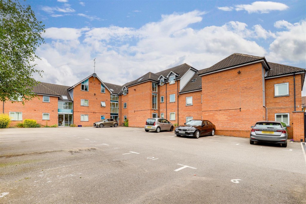 Plains Road, Mapperley, Nottinghamshire, NG3 5LE
