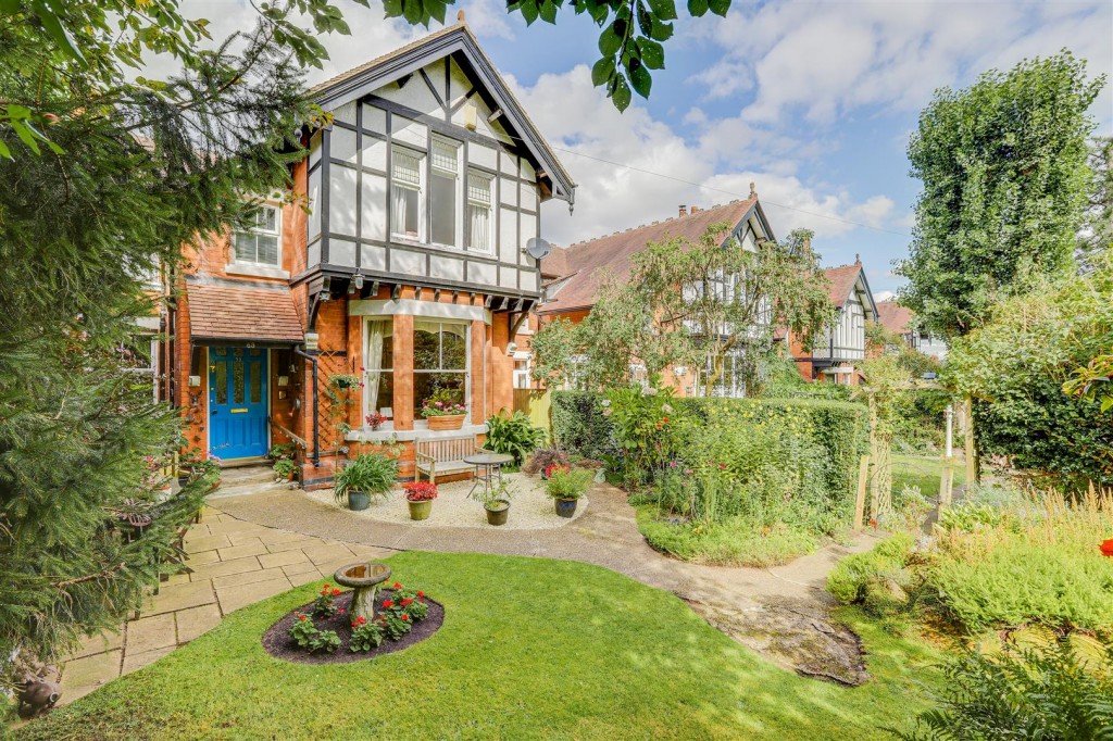 Langtry Grove, New Basford, Nottinghamshire, NG7 7AX
