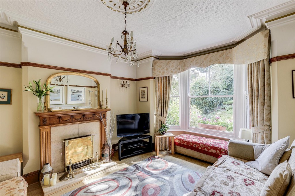 Langtry Grove, New Basford, Nottinghamshire, NG7 7AX
