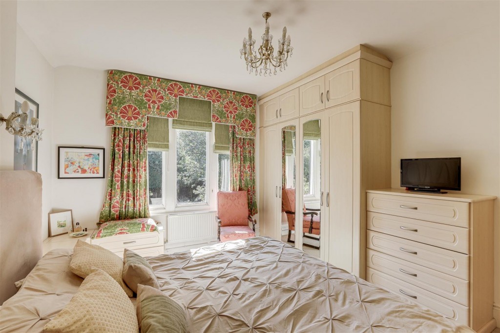 Langtry Grove, New Basford, Nottinghamshire, NG7 7AX