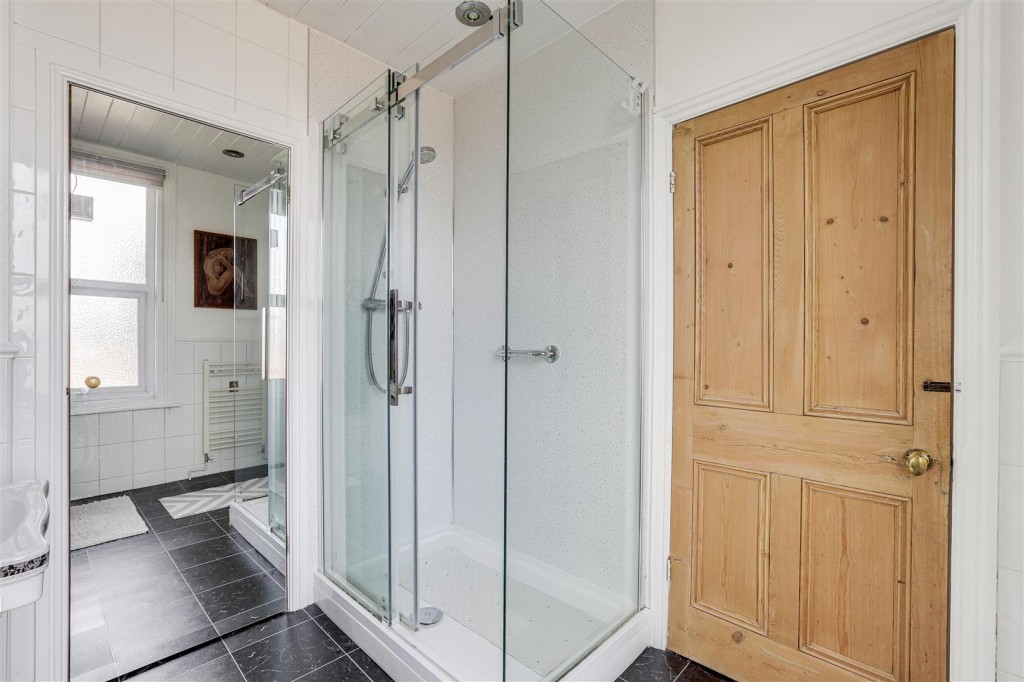 Langtry Grove, New Basford, Nottinghamshire, NG7 7AX