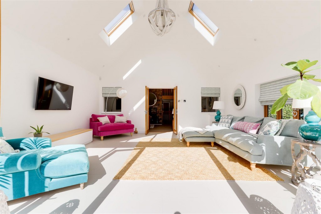 Radcliffe Road, Holme Pierrepont, Nottinghamshire, NG12 2LT