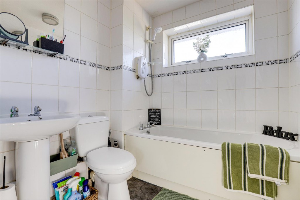 Milford Drive, Bakersfield, Nottinghamshire, NG3 7HB
