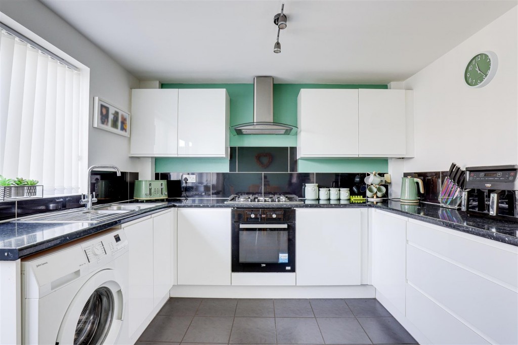 Milford Drive, Bakersfield, Nottinghamshire, NG3 7HB