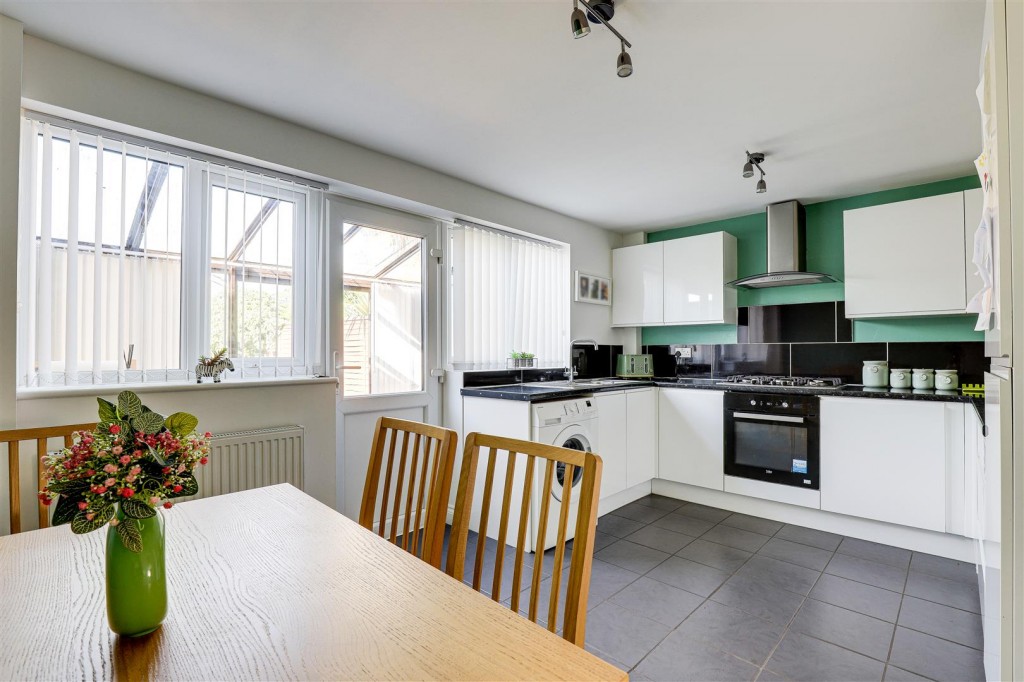 Milford Drive, Bakersfield, Nottinghamshire, NG3 7HB
