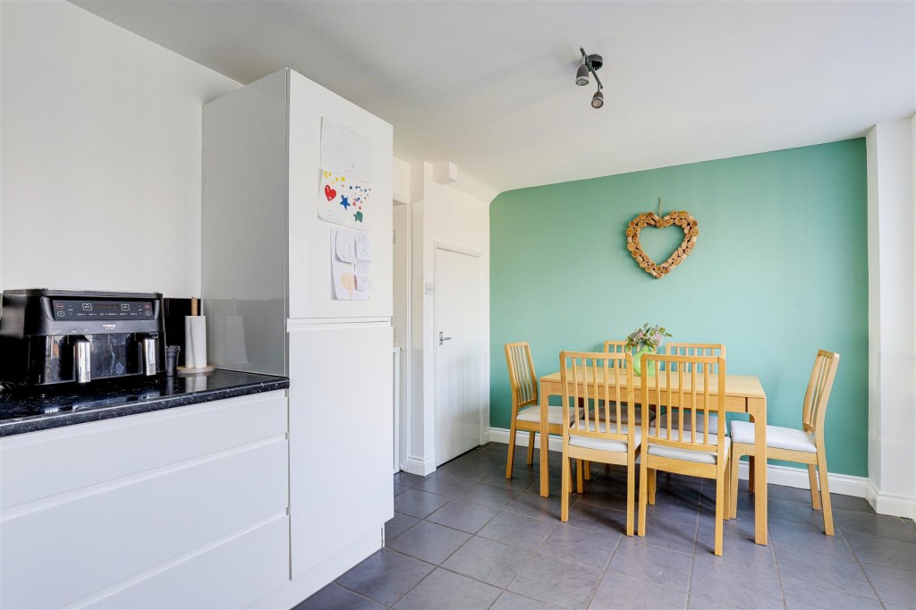 Milford Drive, Bakersfield, Nottinghamshire, NG3 7HB