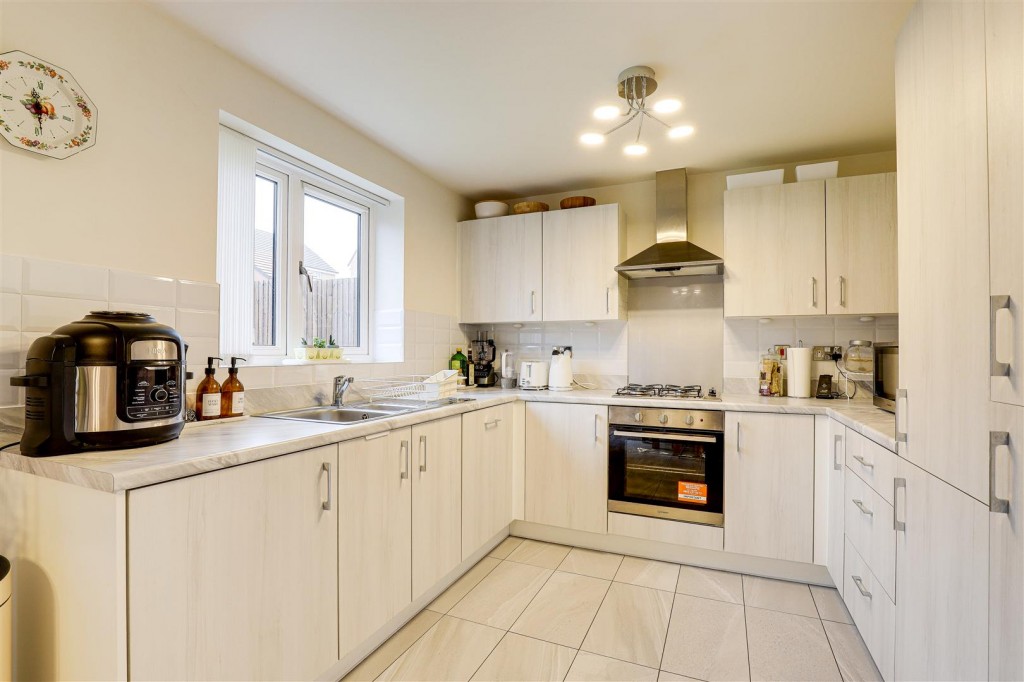 Poole Avenue, Gedling, Nottinghamshire, NG4 4ND