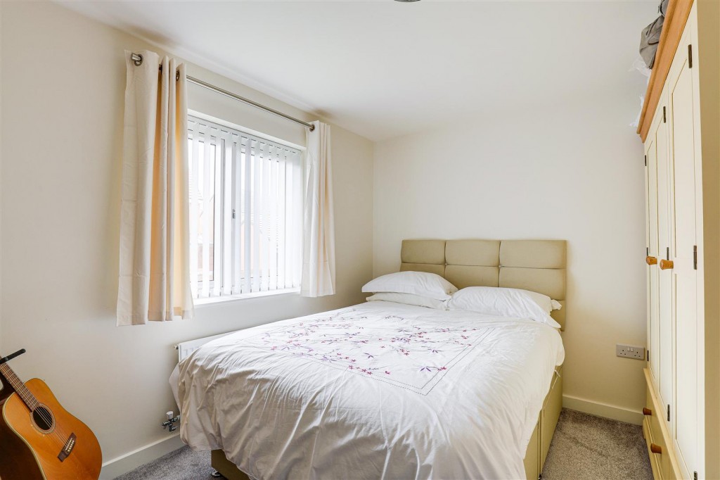 Poole Avenue, Gedling, Nottinghamshire, NG4 4ND