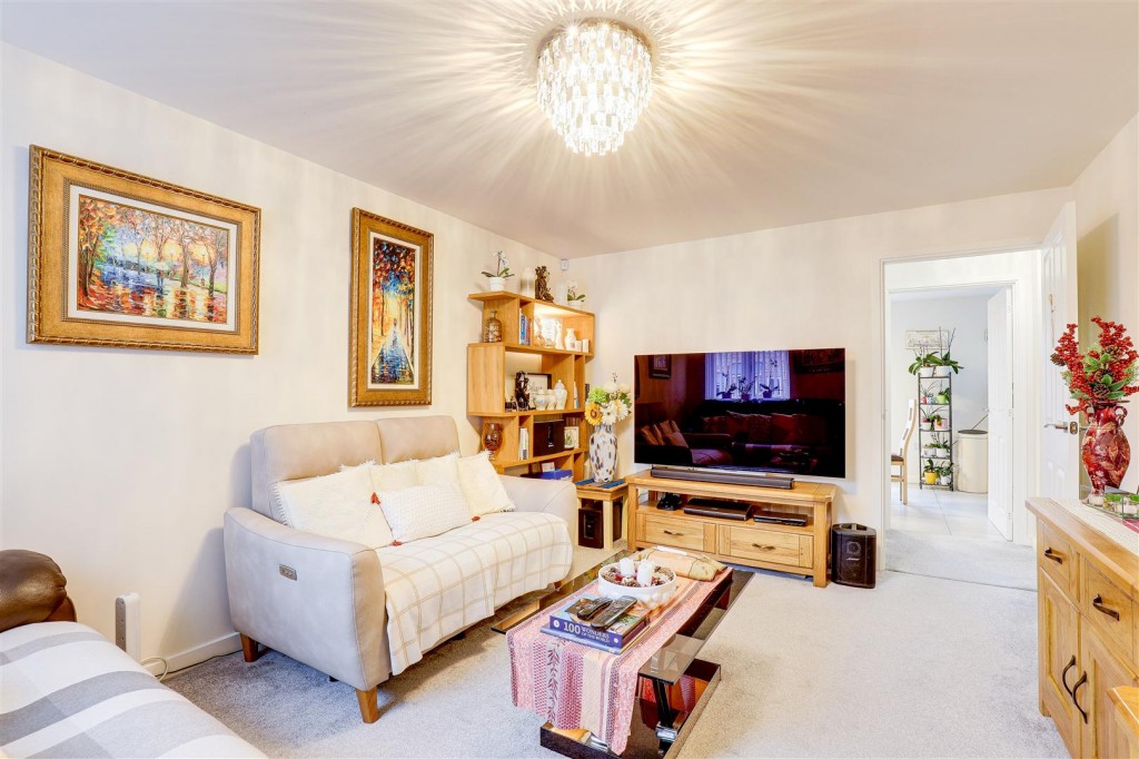 Poole Avenue, Gedling, Nottinghamshire, NG4 4ND
