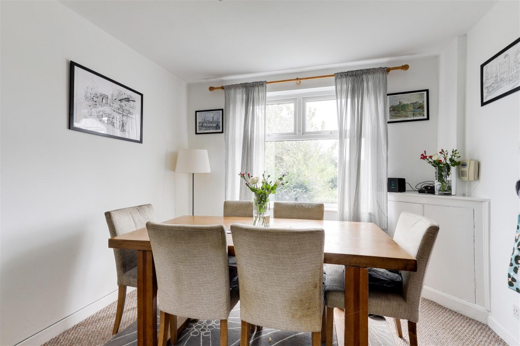 Calverton Road, Arnold, Nottinghamshire, NG5 8FS