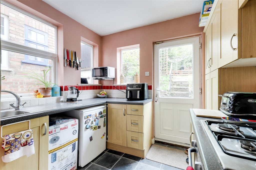 Calverton Road, Arnold, Nottinghamshire, NG5 8FS