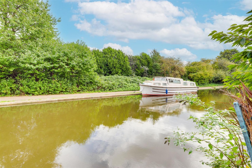 Waterside Gardens, Lenton, Nottinghamshire, NG7 2HL