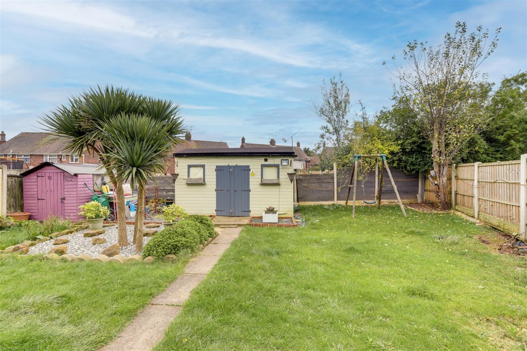 Knoll Avenue, Hucknall, Nottinghamshire, NG15 6JE
