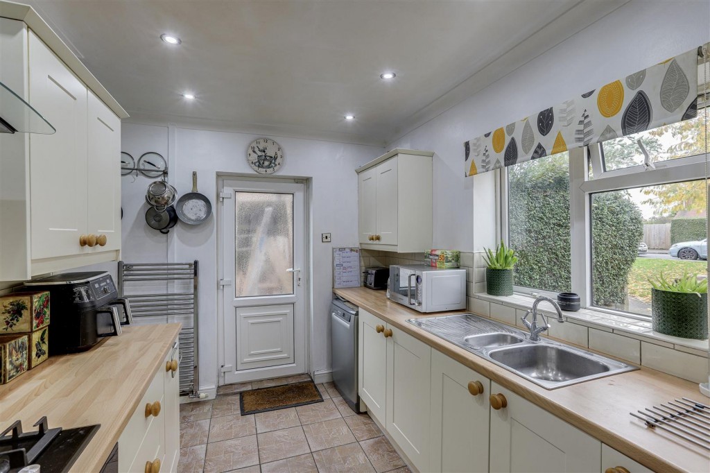 Knoll Avenue, Hucknall, Nottinghamshire, NG15 6JE