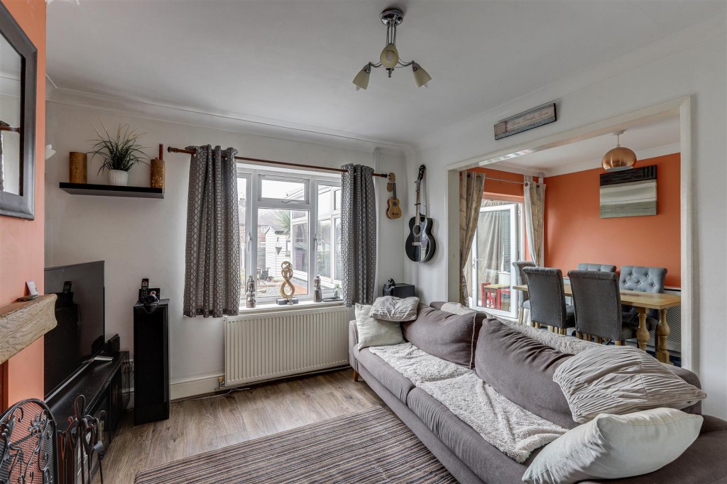 Knoll Avenue, Hucknall, Nottinghamshire, NG15 6JE
