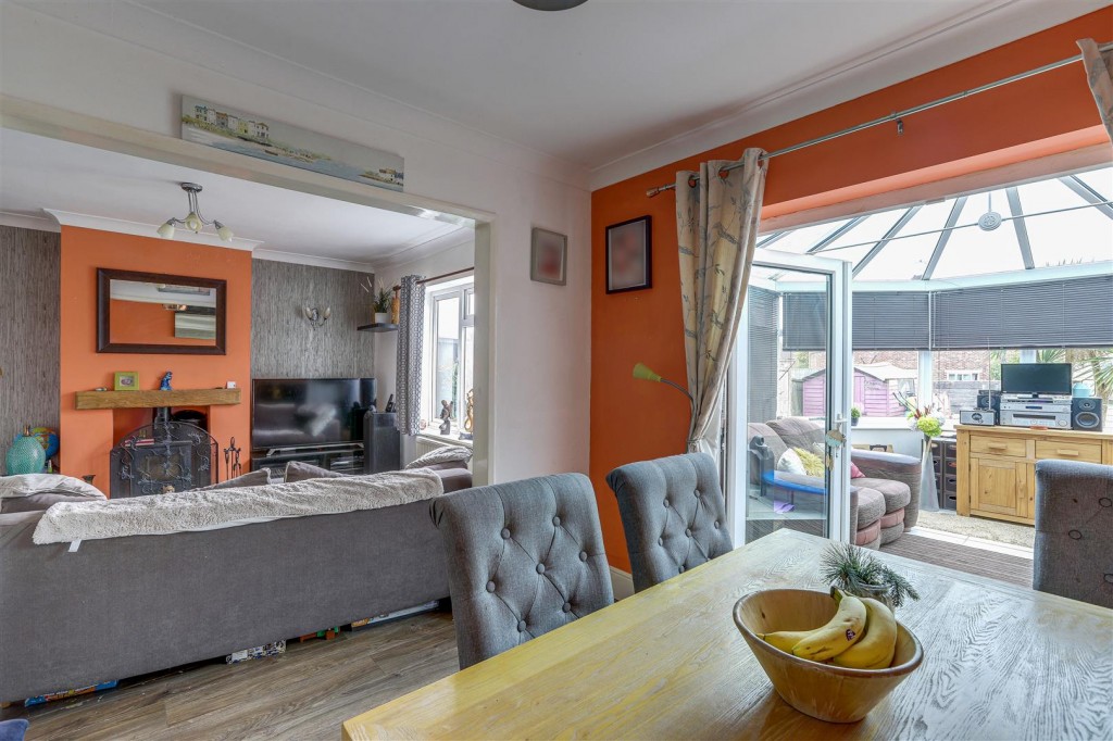 Knoll Avenue, Hucknall, Nottinghamshire, NG15 6JE