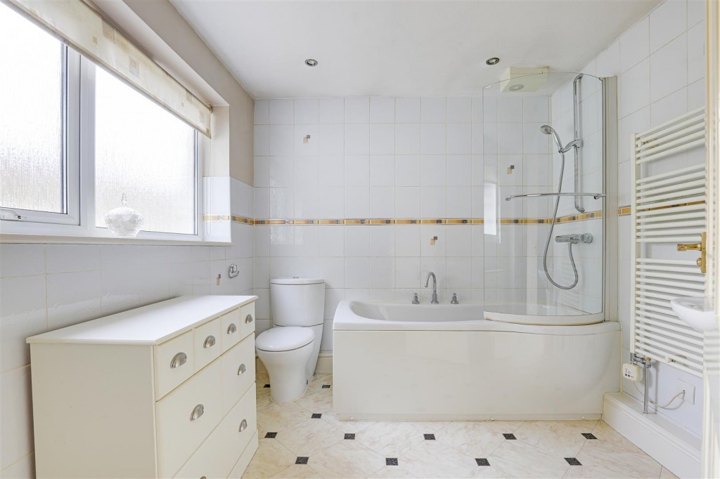 Derby Road, Bramcote, Nottinghamshire, NG9 3GW