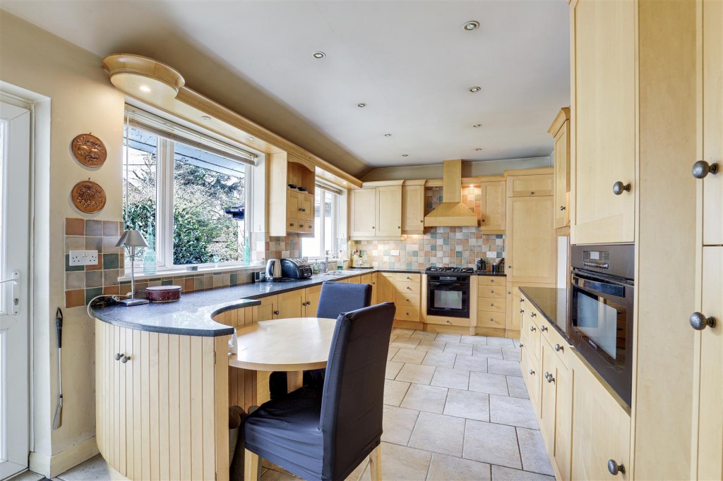 Derby Road, Bramcote, Nottinghamshire, NG9 3GW