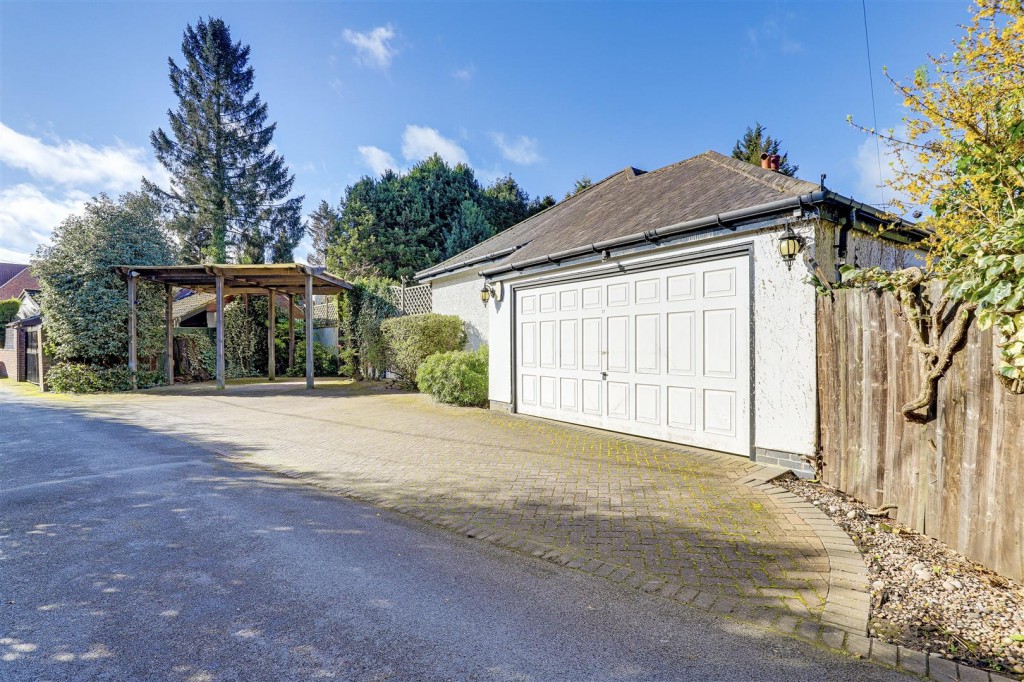 Derby Road, Bramcote, Nottinghamshire, NG9 3GW