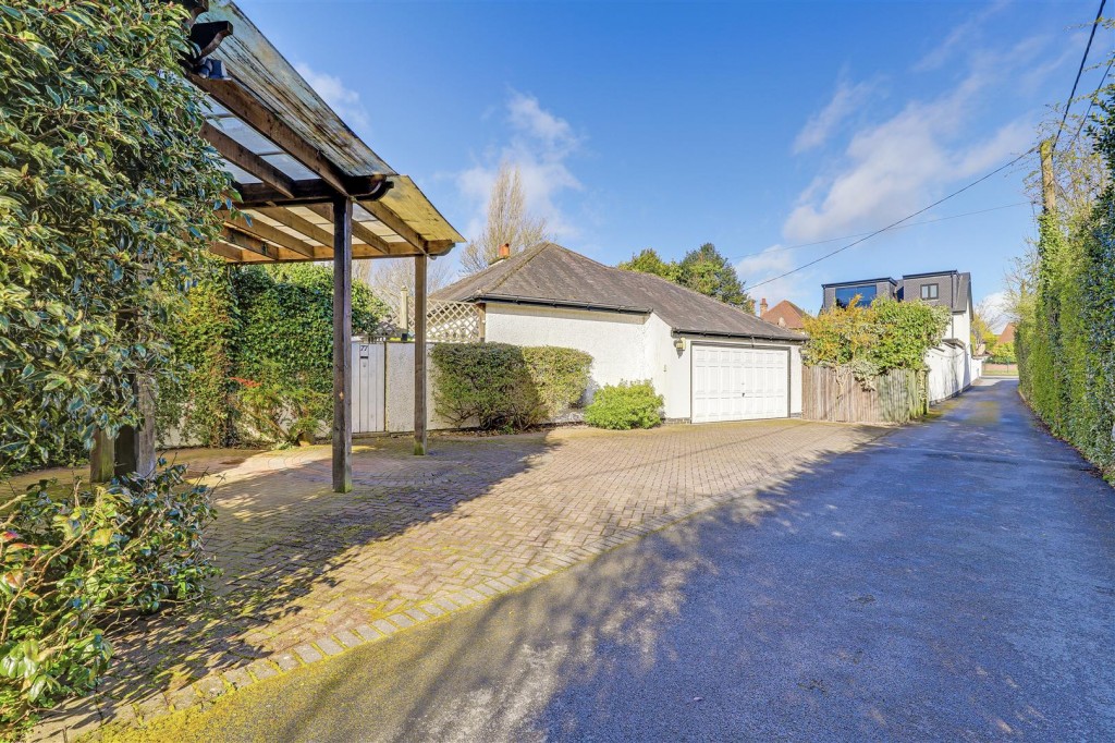 Derby Road, Bramcote, Nottinghamshire, NG9 3GW
