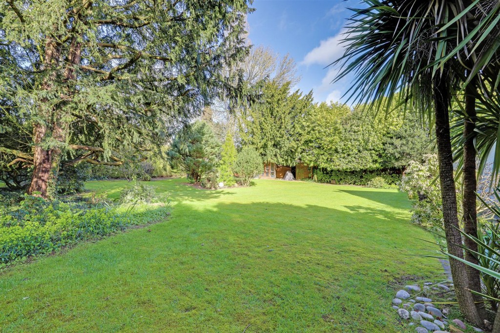 Derby Road, Bramcote, Nottinghamshire, NG9 3GW