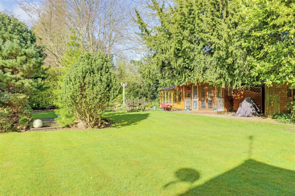 Derby Road, Bramcote, Nottinghamshire, NG9 3GW