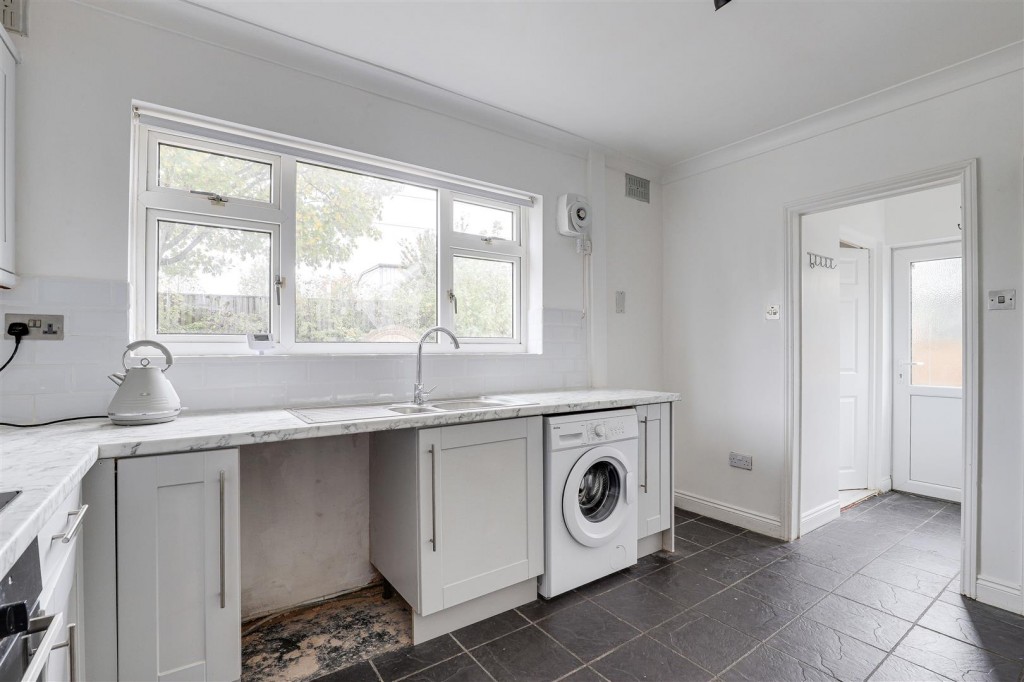 Brierfield Avenue, Wilford, Nottinghamshire, NG11 7DA