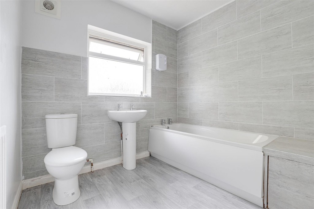 Brierfield Avenue, Wilford, Nottinghamshire, NG11 7DA
