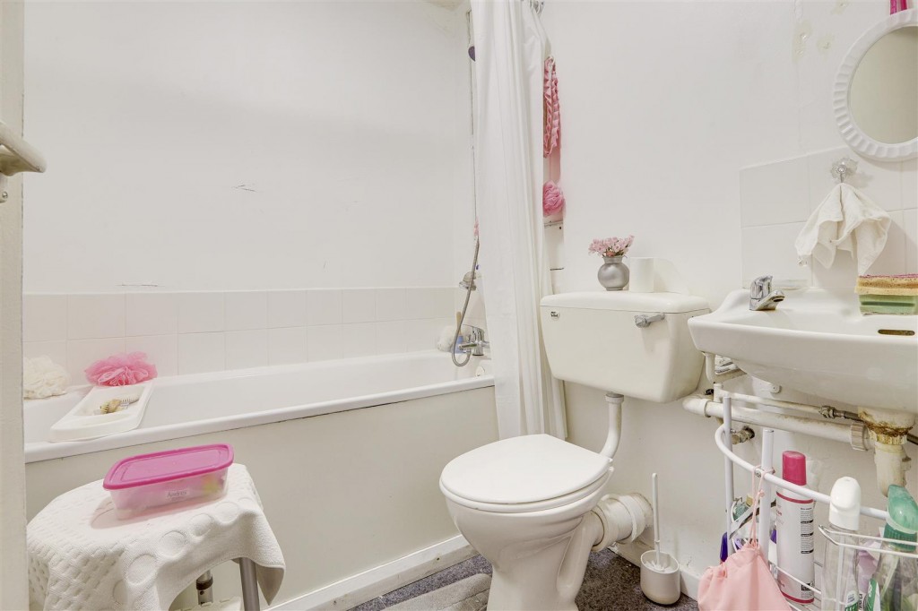 Southchurch Court, Clifton, Nottinghamshire, NG11 8HQ