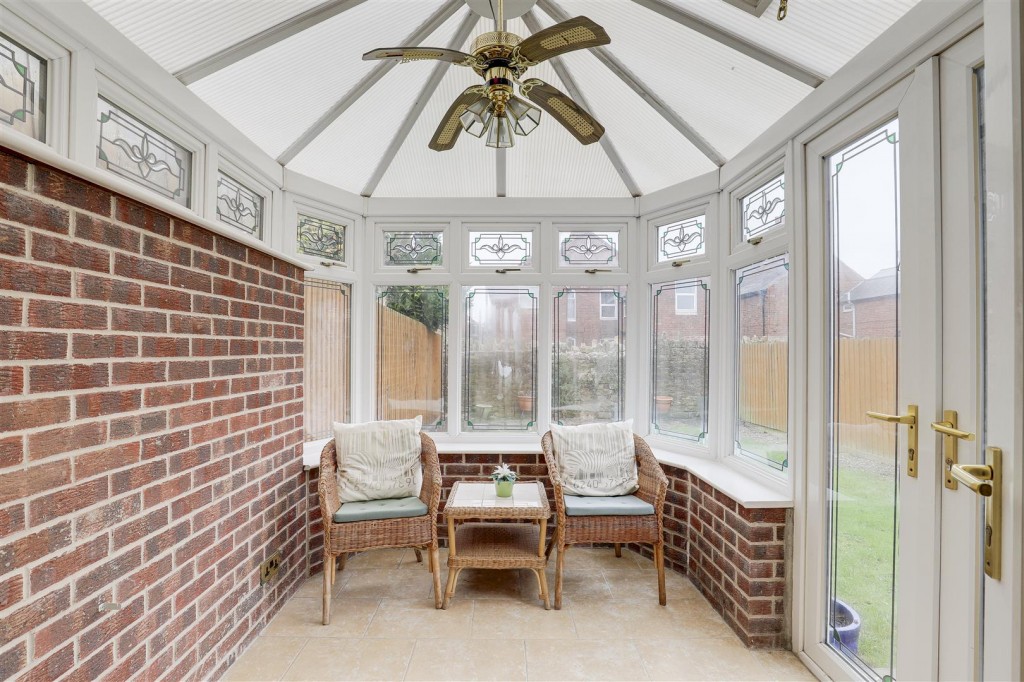 Woodland Avenue, Highbury Vale Nottinghamshire, NG6 9BY